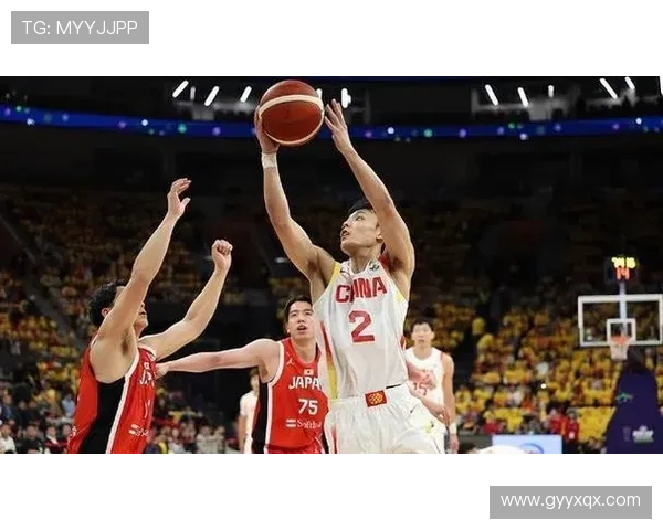 中国男篮备战奥运预选赛新阵容亮相引发球迷热议训练强度提升战术磨合加速